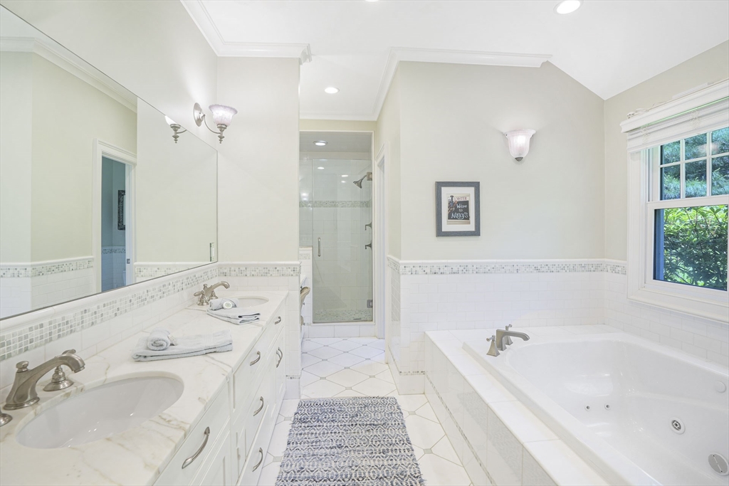 385 Barnes Rd Oak Bluffs, MA 02557 385 Barnes Rd Oak Bluffs, MA 02557