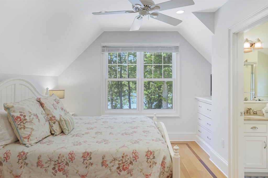 385 Barnes Rd Oak Bluffs, MA 02557 385 Barnes Rd Oak Bluffs, MA 02557