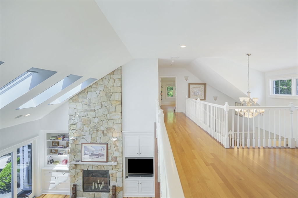 385 Barnes Rd Oak Bluffs, MA 02557 385 Barnes Rd Oak Bluffs, MA 02557
