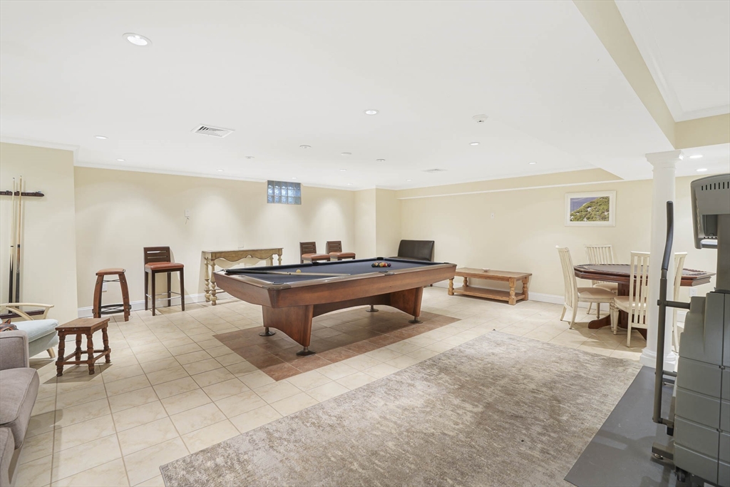 385 Barnes Rd Oak Bluffs, MA 02557 385 Barnes Rd Oak Bluffs, MA 02557