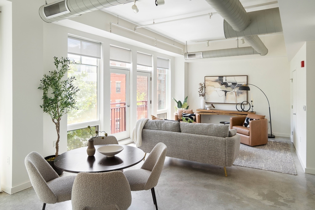 139 E Berkeley St #402