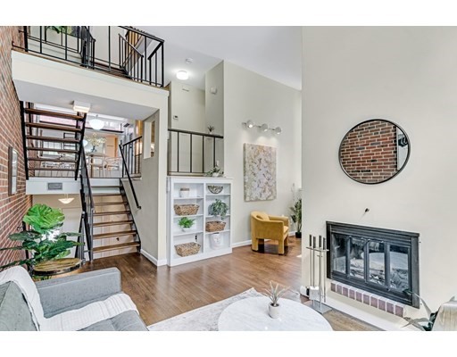 5 Chauncy Ln