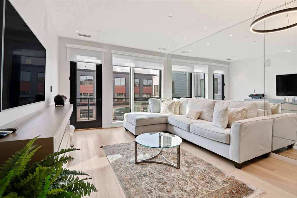45 W 3rd St #504