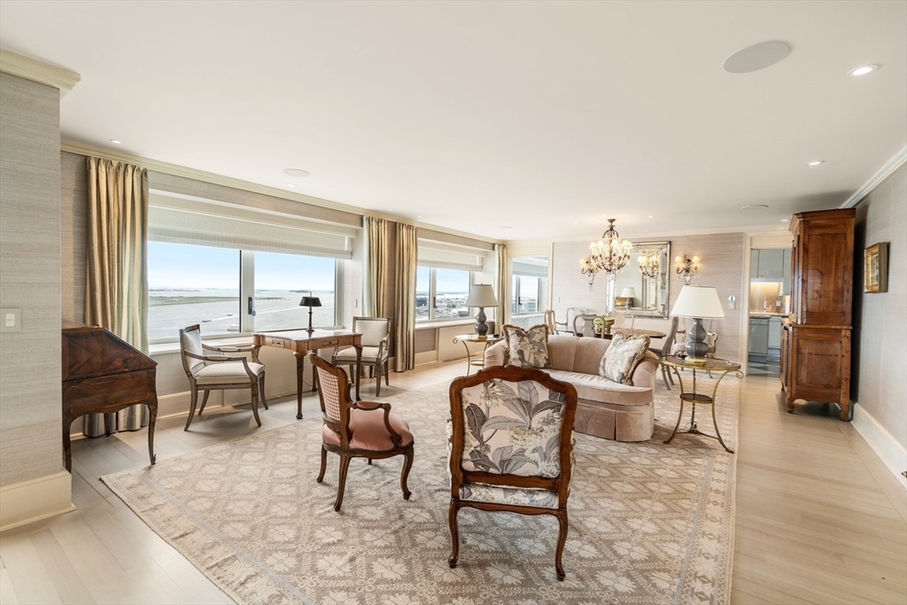 85 E India Row #33B/C