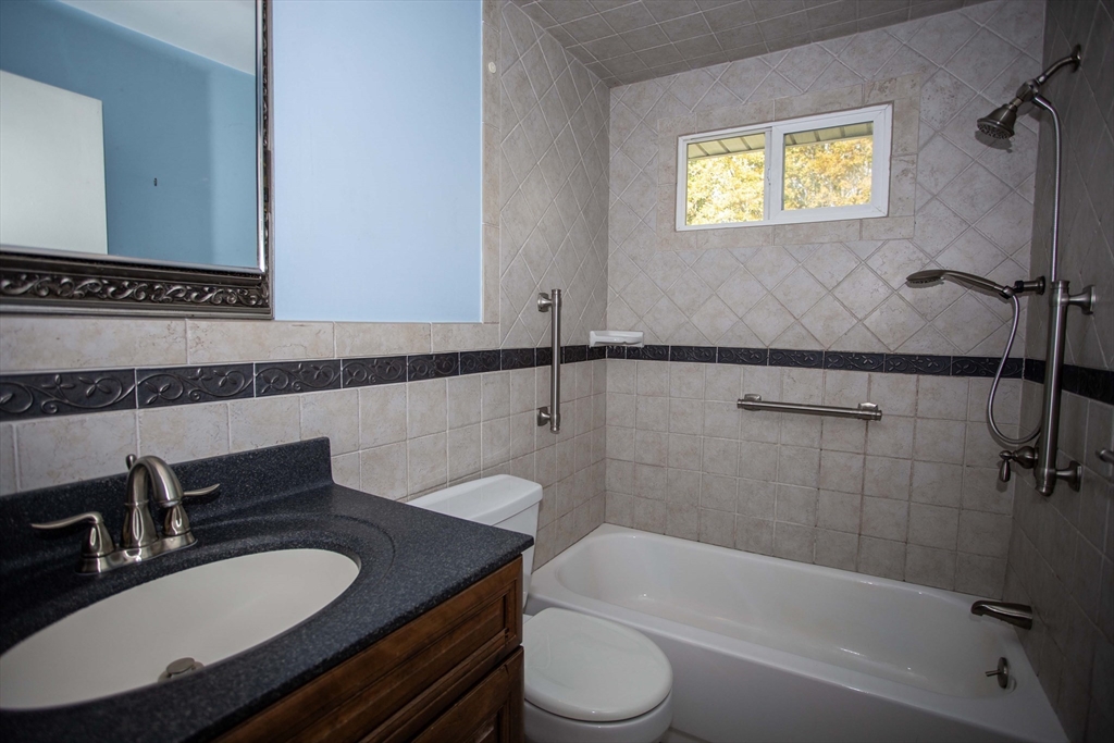 14 Sycamore Rd Wakefield, MA 01880