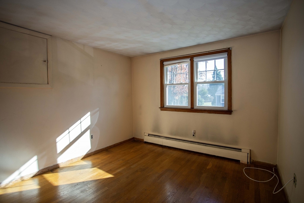 14 Sycamore Rd Wakefield, MA 01880