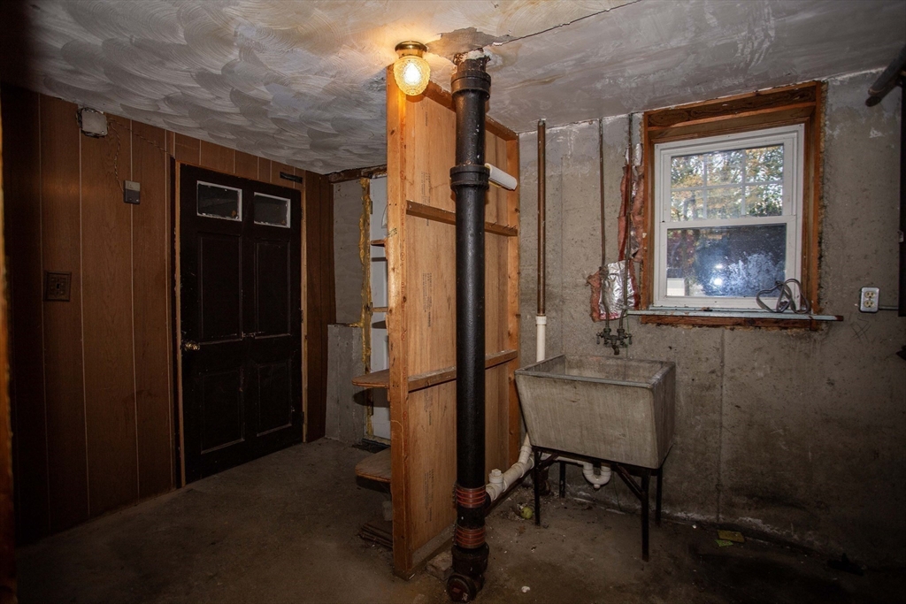 14 Sycamore Rd Wakefield, MA 01880