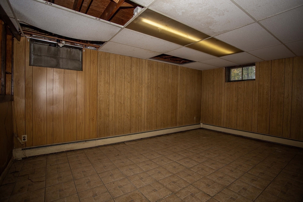 14 Sycamore Rd Wakefield, MA 01880