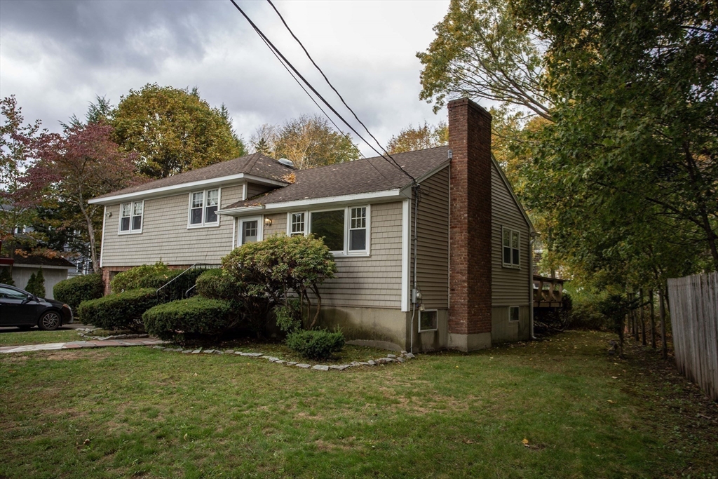 14 Sycamore Rd Wakefield, MA 01880
