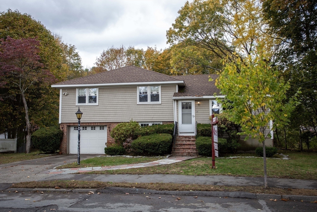 14 Sycamore Rd Wakefield, MA 01880