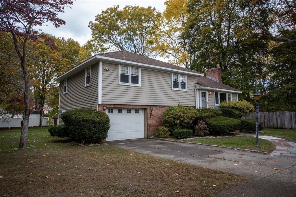 14 Sycamore Rd Wakefield, MA 01880