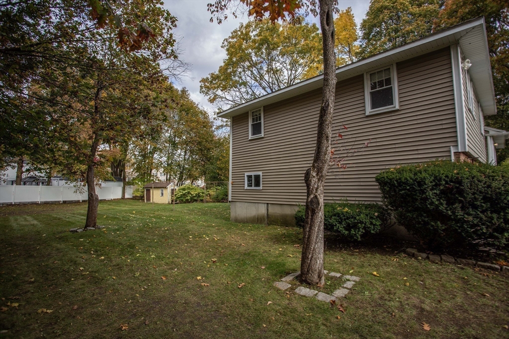 14 Sycamore Rd Wakefield, MA 01880