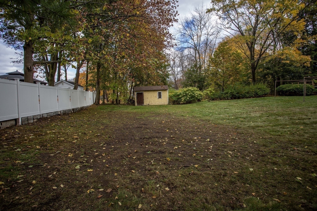 14 Sycamore Rd Wakefield, MA 01880