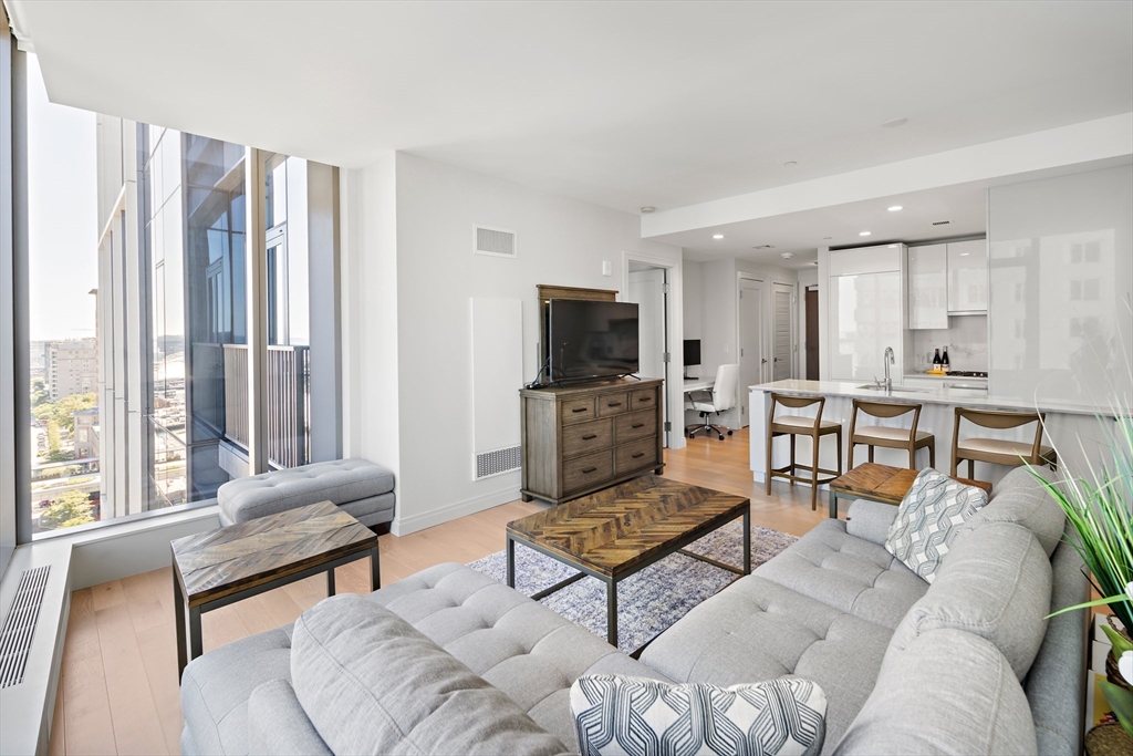 133 Seaport Blvd #1710