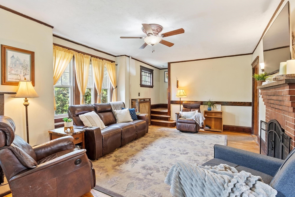 11 Wakefield St Worcester, MA 01605