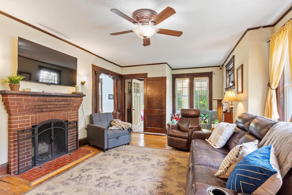 11 Wakefield St Worcester, MA 01605