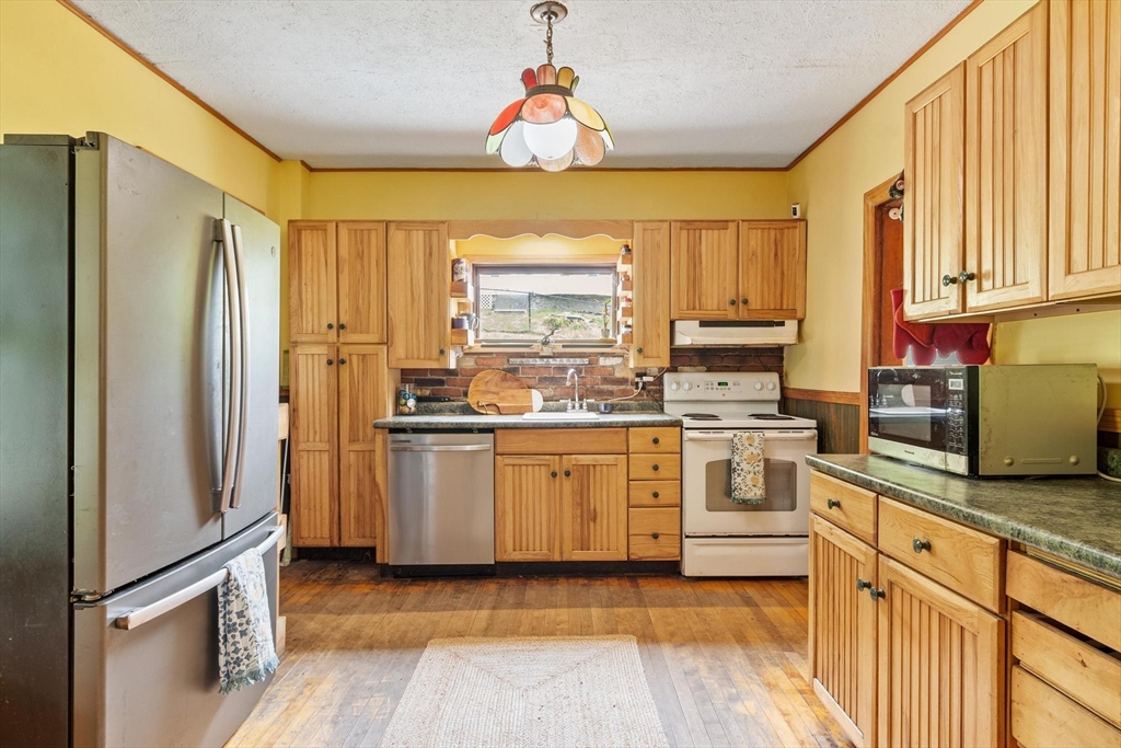 11 Wakefield St Worcester, MA 01605