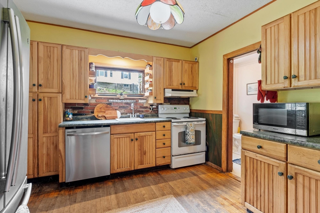 11 Wakefield St Worcester, MA 01605