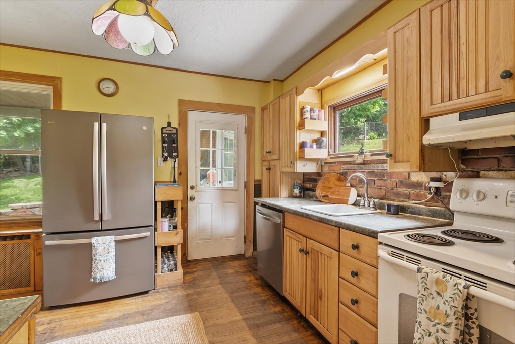 11 Wakefield St Worcester, MA 01605