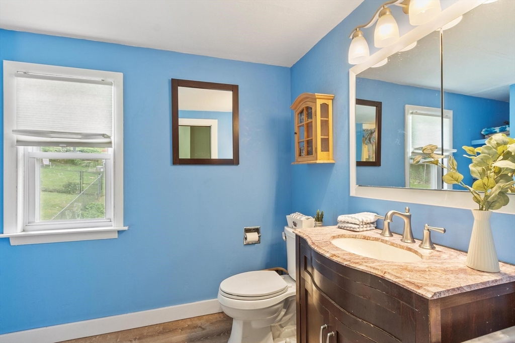 11 Wakefield St Worcester, MA 01605