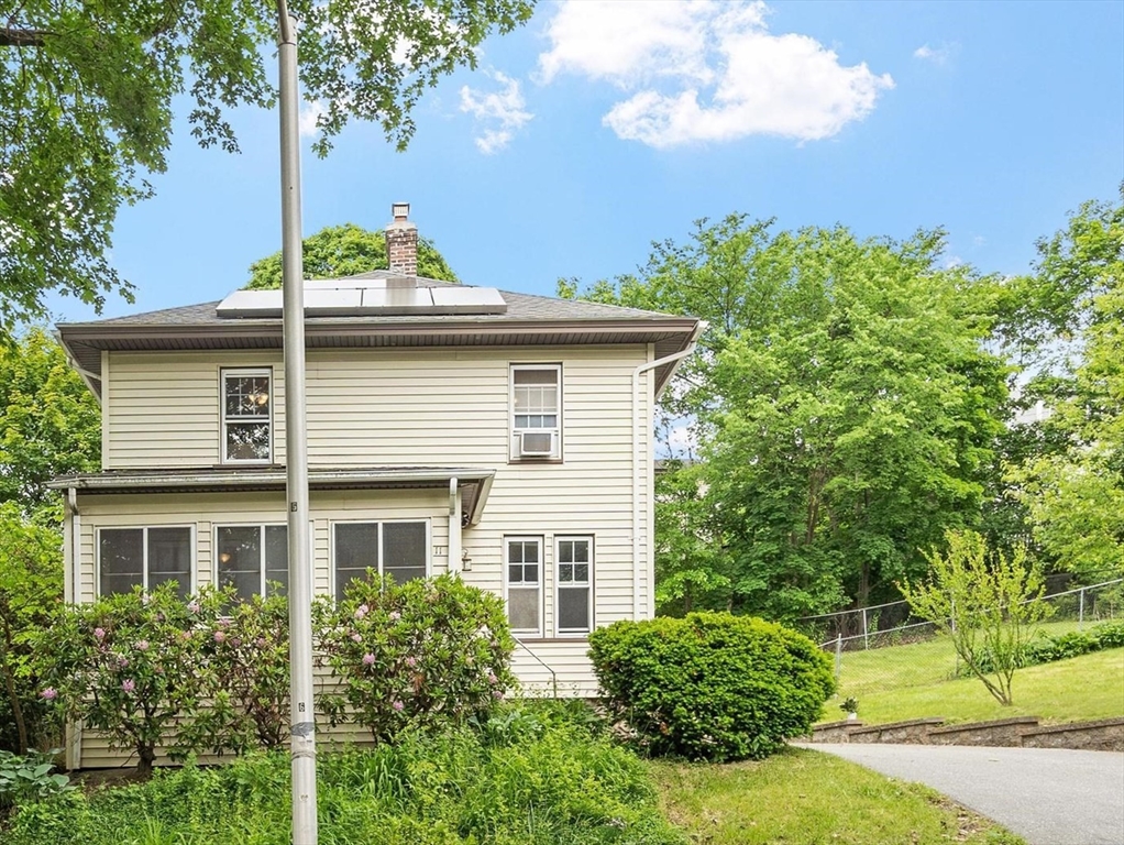 11 Wakefield St Worcester, MA 01605