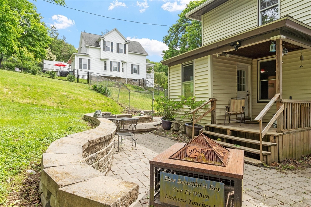 11 Wakefield St Worcester, MA 01605