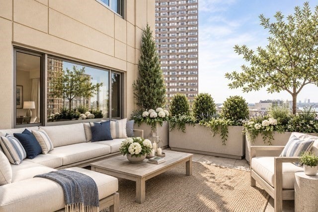 1 Huntington Ave #PH1702 Boston, MA 02116