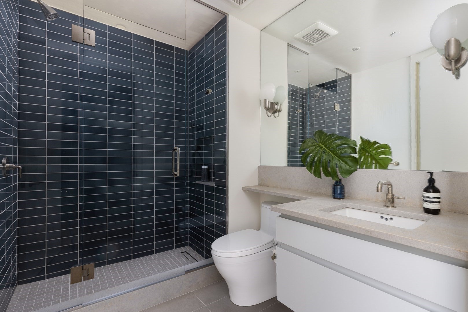 1 Huntington Ave #PH1702 Boston, MA 02116