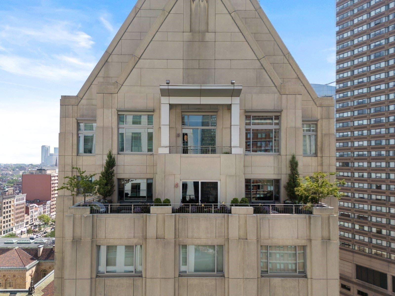 1 Huntington Ave #PH1702 Boston, MA 02116