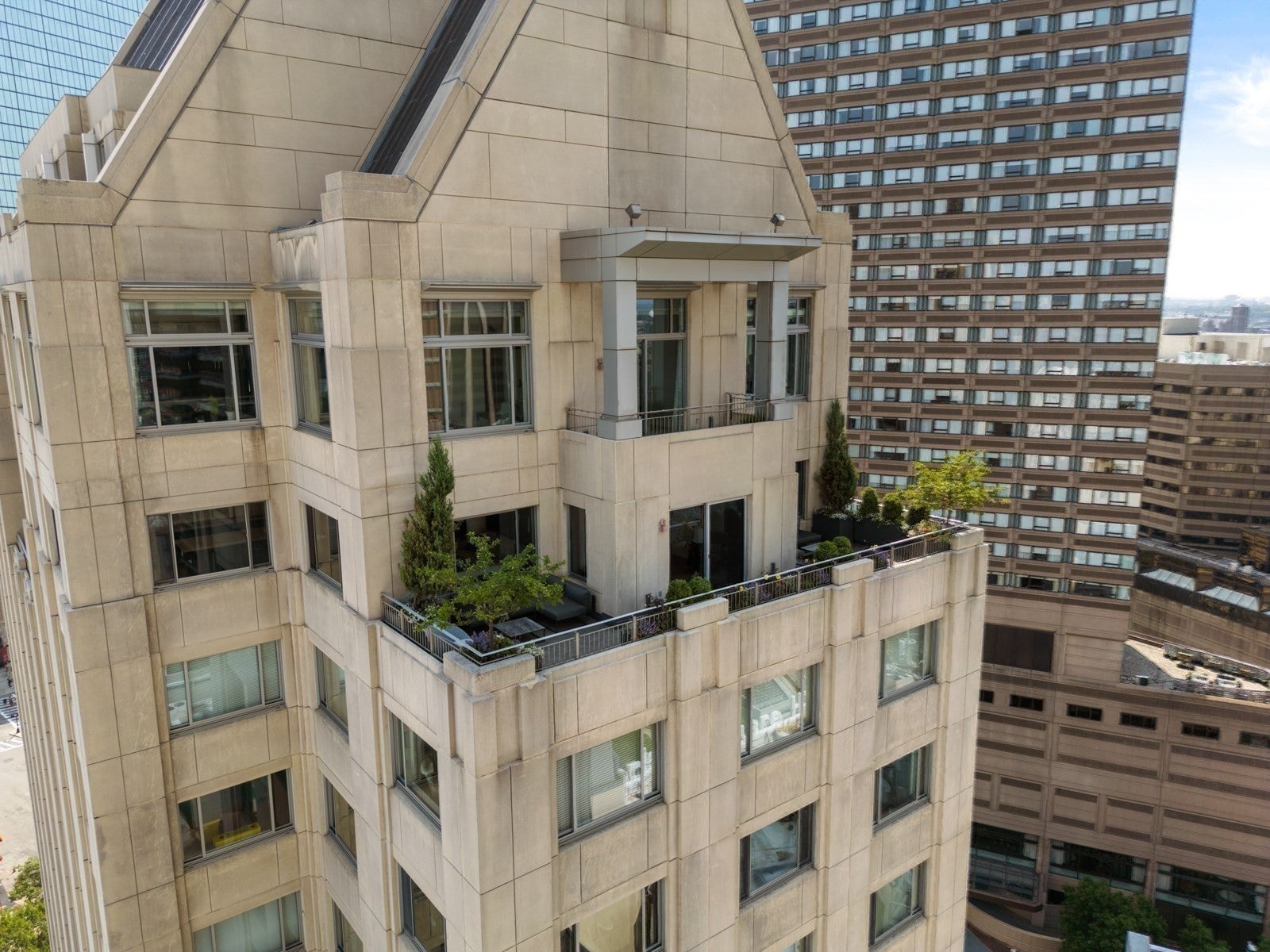 1 Huntington Ave #PH1702 Boston, MA 02116