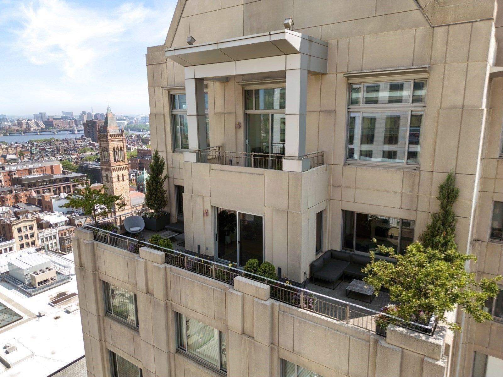 1 Huntington Ave #PH1702 Boston, MA 02116