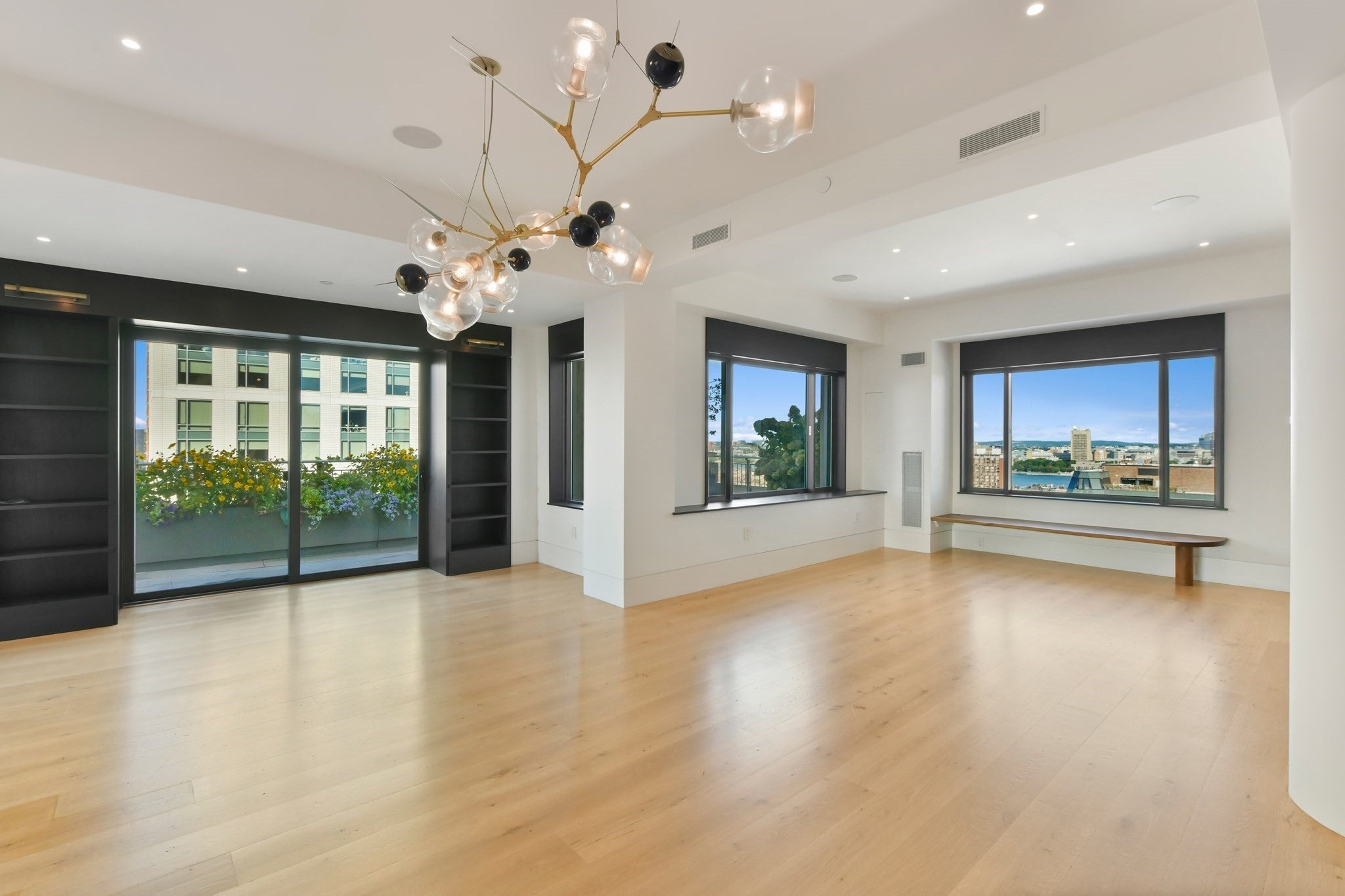 1 Huntington Ave #PH1702 Boston, MA 02116