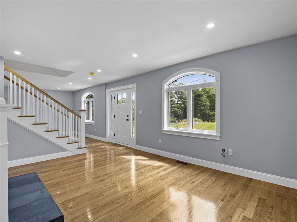 6 Lovis Ave Wakefield, MA 01880 6 Lovis Ave Wakefield, MA 01880