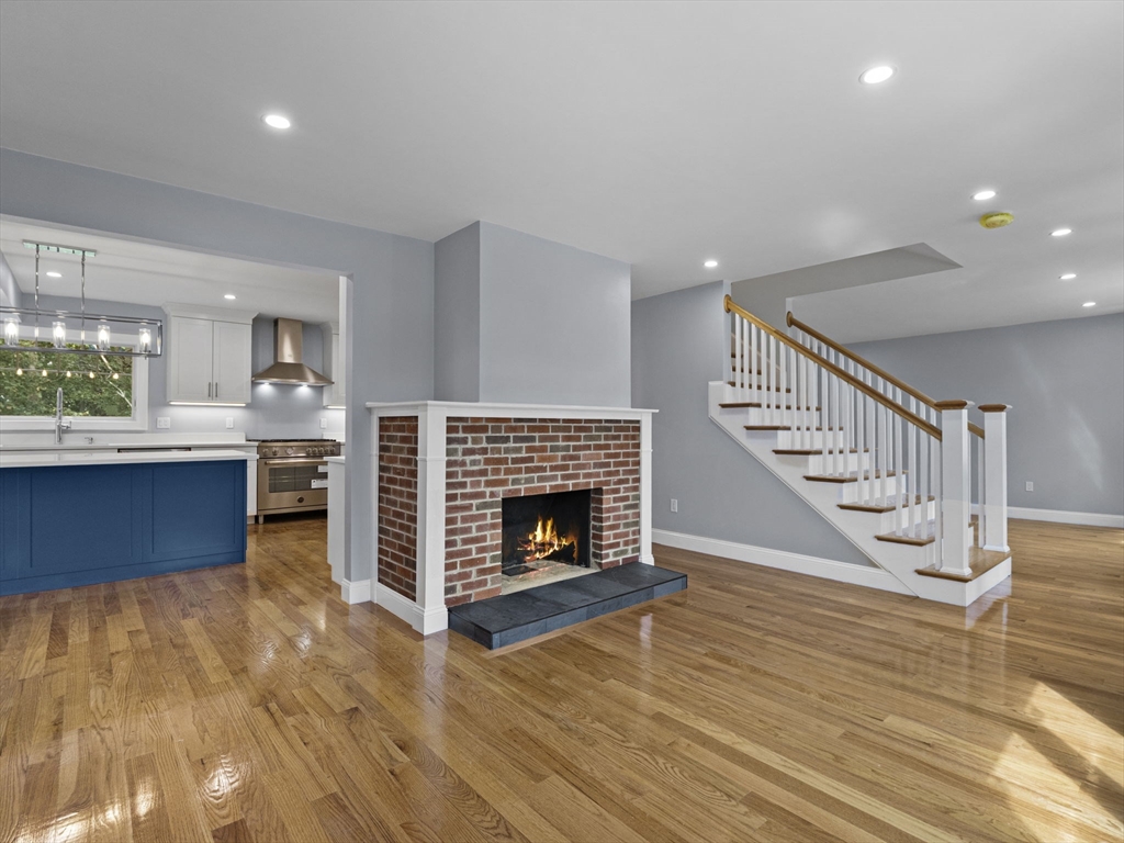 6 Lovis Ave Wakefield, MA 01880 6 Lovis Ave Wakefield, MA 01880