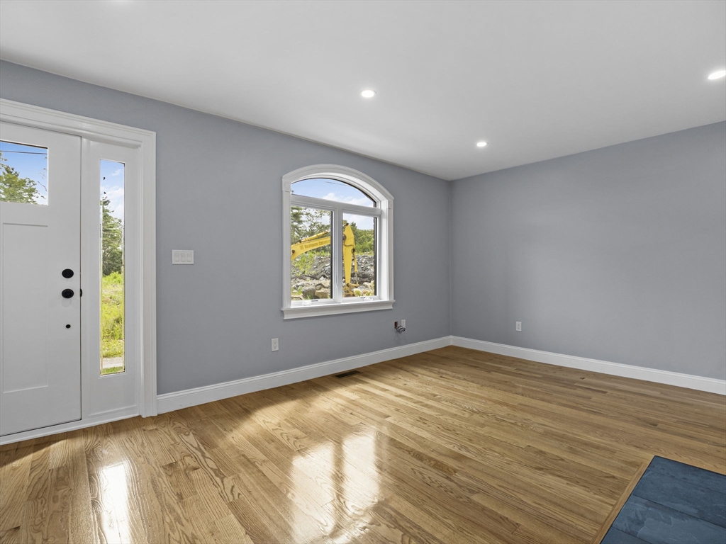 6 Lovis Ave Wakefield, MA 01880 6 Lovis Ave Wakefield, MA 01880