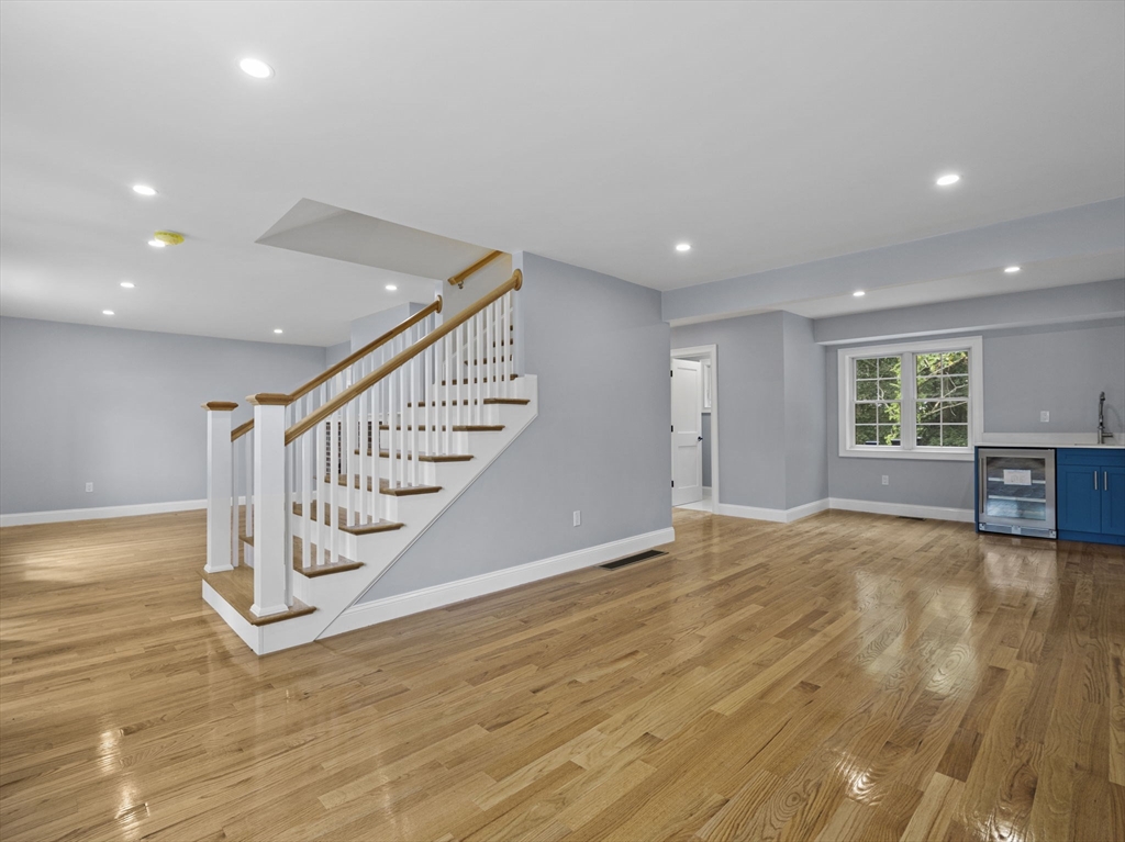 6 Lovis Ave Wakefield, MA 01880 6 Lovis Ave Wakefield, MA 01880