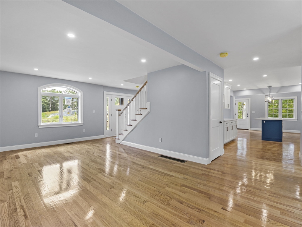6 Lovis Ave Wakefield, MA 01880 6 Lovis Ave Wakefield, MA 01880