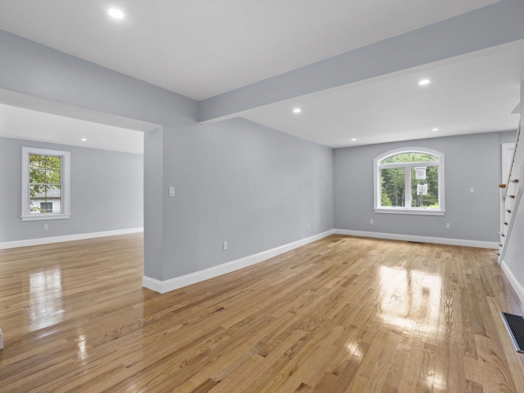6 Lovis Ave Wakefield, MA 01880 6 Lovis Ave Wakefield, MA 01880