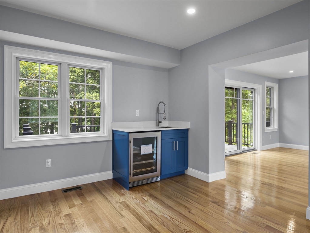 6 Lovis Ave Wakefield, MA 01880 6 Lovis Ave Wakefield, MA 01880