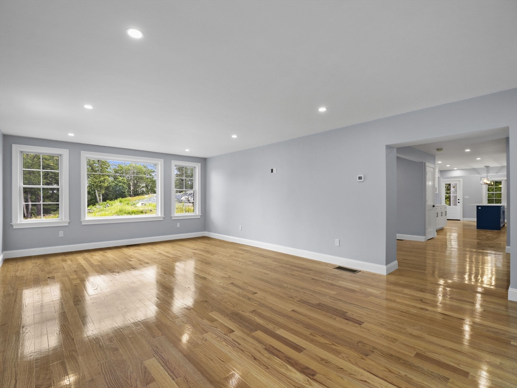 6 Lovis Ave Wakefield, MA 01880 6 Lovis Ave Wakefield, MA 01880