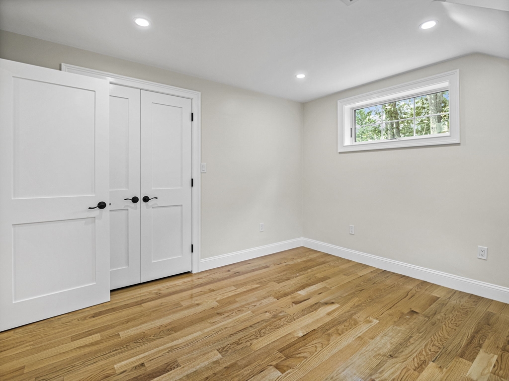 6 Lovis Ave Wakefield, MA 01880 6 Lovis Ave Wakefield, MA 01880