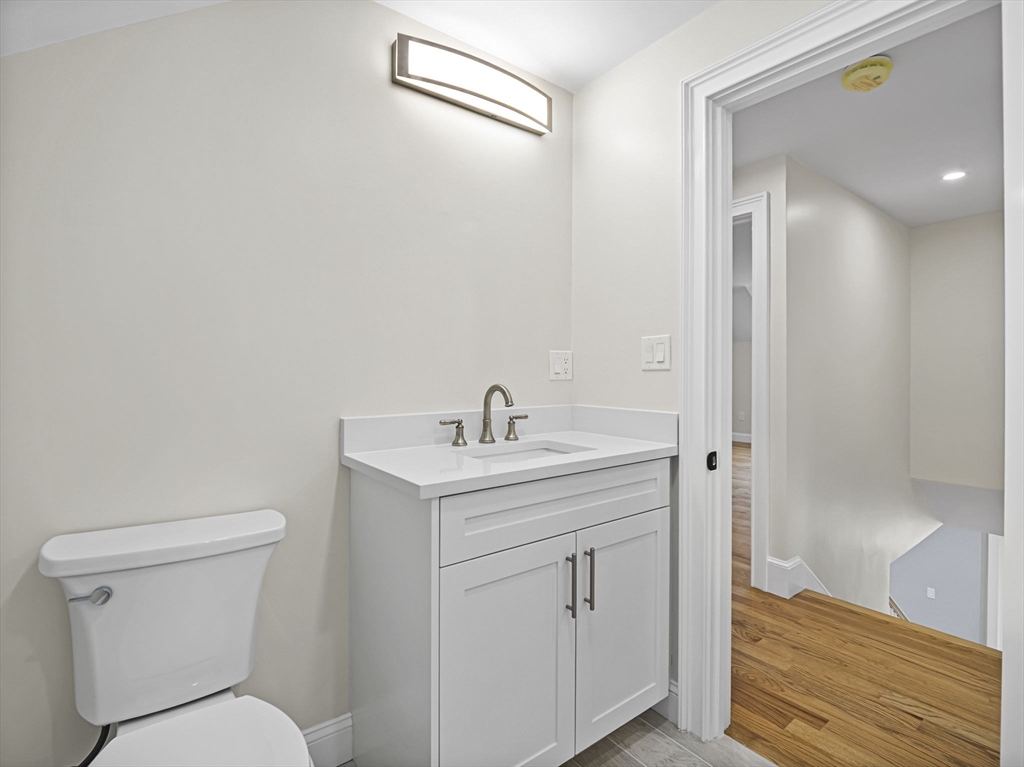 6 Lovis Ave Wakefield, MA 01880 6 Lovis Ave Wakefield, MA 01880