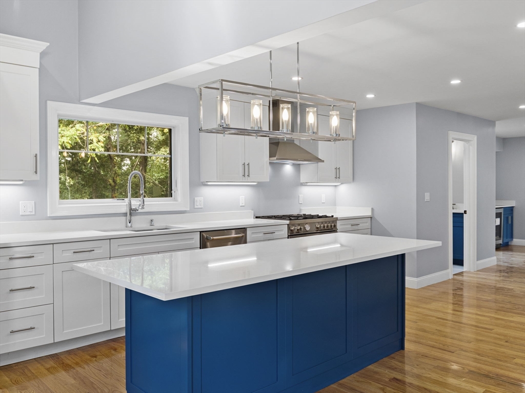 6 Lovis Ave Wakefield, MA 01880 6 Lovis Ave Wakefield, MA 01880