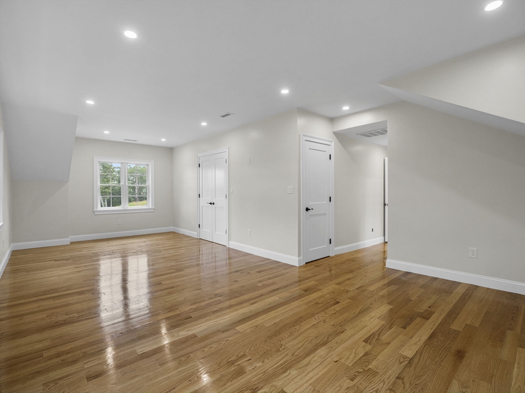 6 Lovis Ave Wakefield, MA 01880 6 Lovis Ave Wakefield, MA 01880