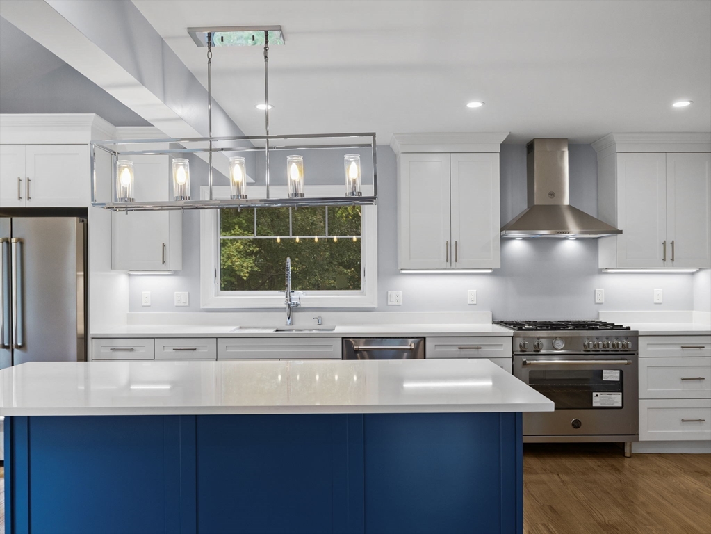 6 Lovis Ave Wakefield, MA 01880 6 Lovis Ave Wakefield, MA 01880