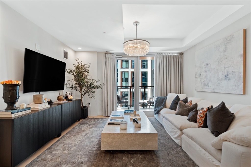 135 Seaport Blvd #1009