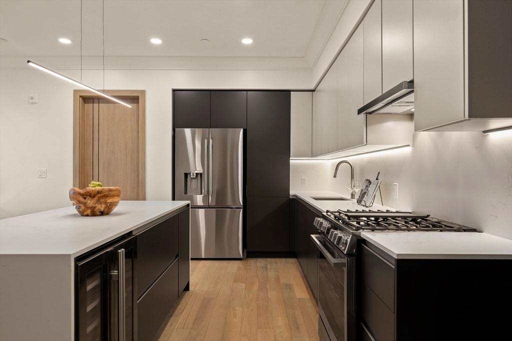 388 Washington St #202