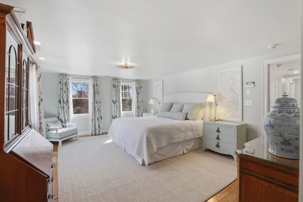5 Seal Cv Ln Hingham, MA 02043