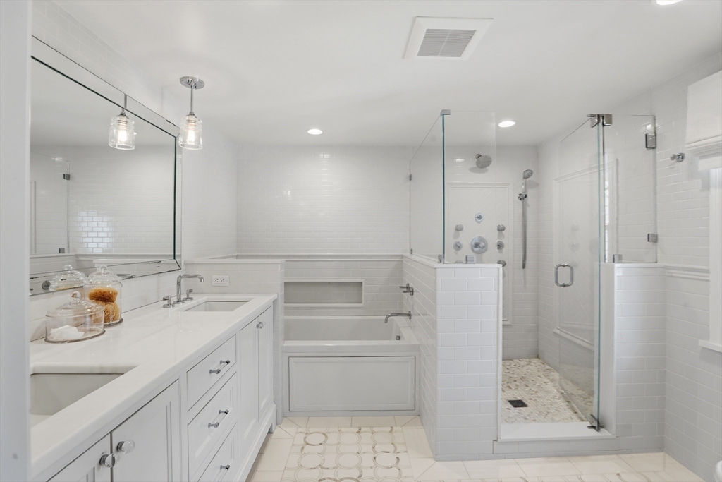 5 Seal Cv Ln Hingham, MA 02043