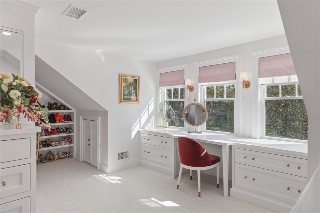 5 Seal Cv Ln Hingham, MA 02043